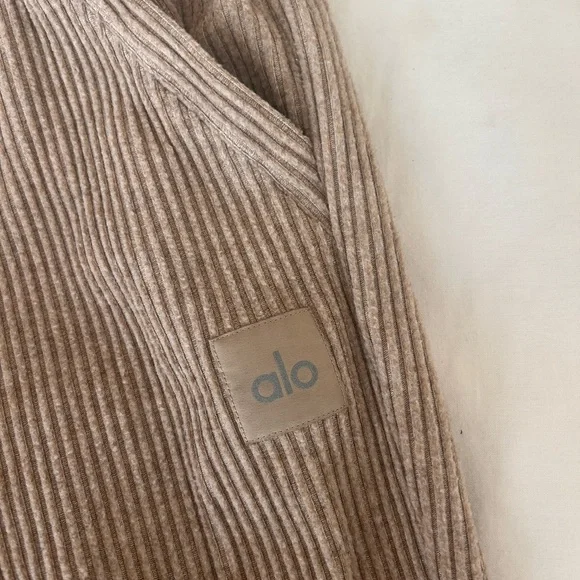 ALO Yoga Tan Ribbed Women Sweater and Sweatpants - Picture 7 of 9